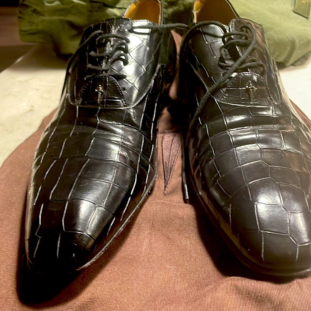 Croc skin leather shoes. Great condition.